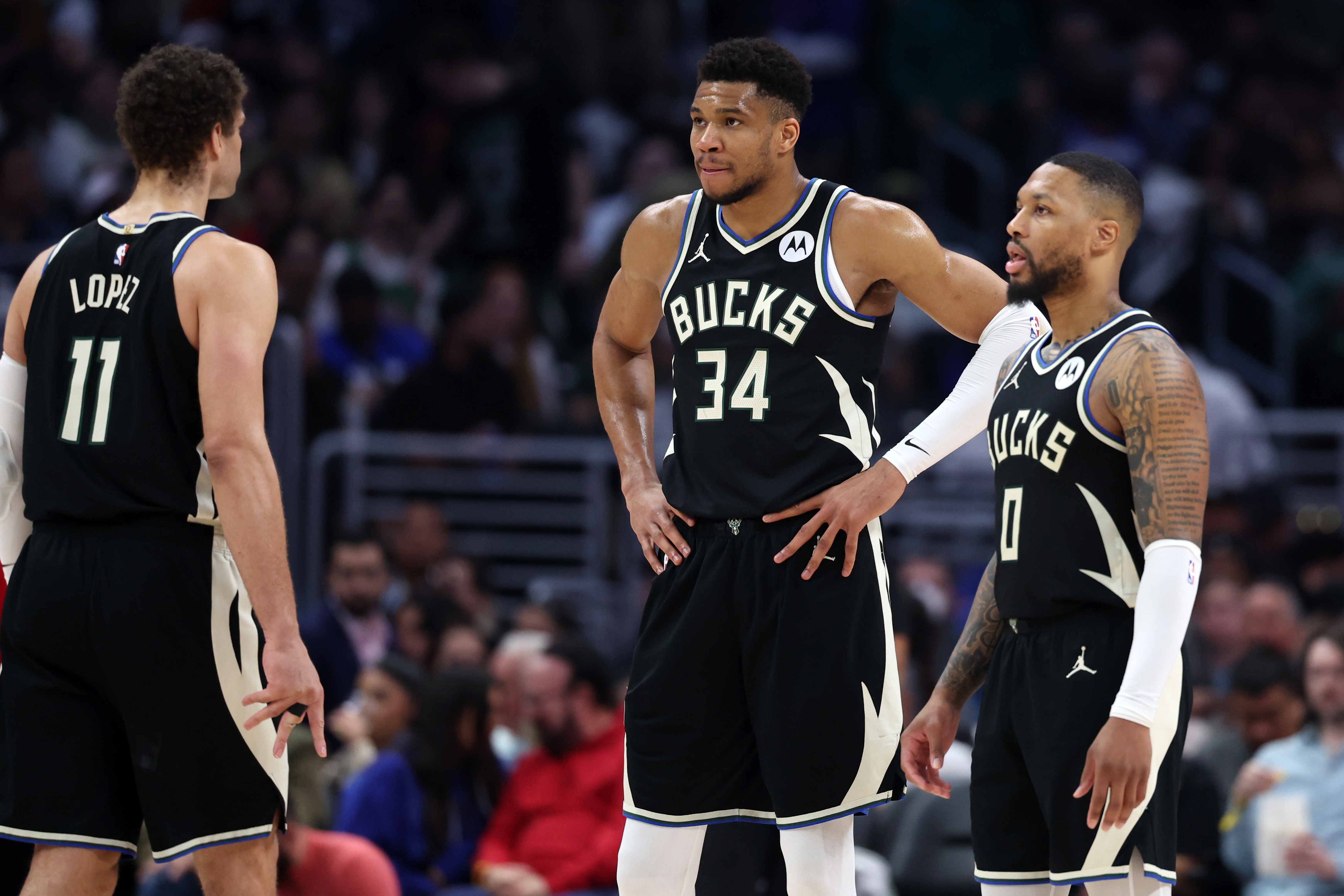 包含雄鹿客场力克热火，字母哥砍下32分17板10助攻的词条