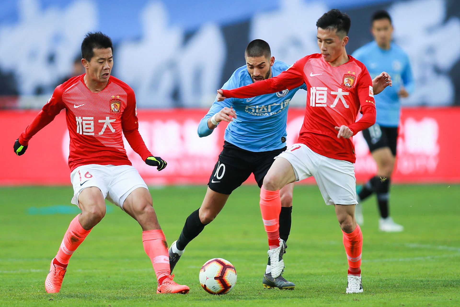 广州恒大豪取三分再次成为亚洲霸主的简单介绍