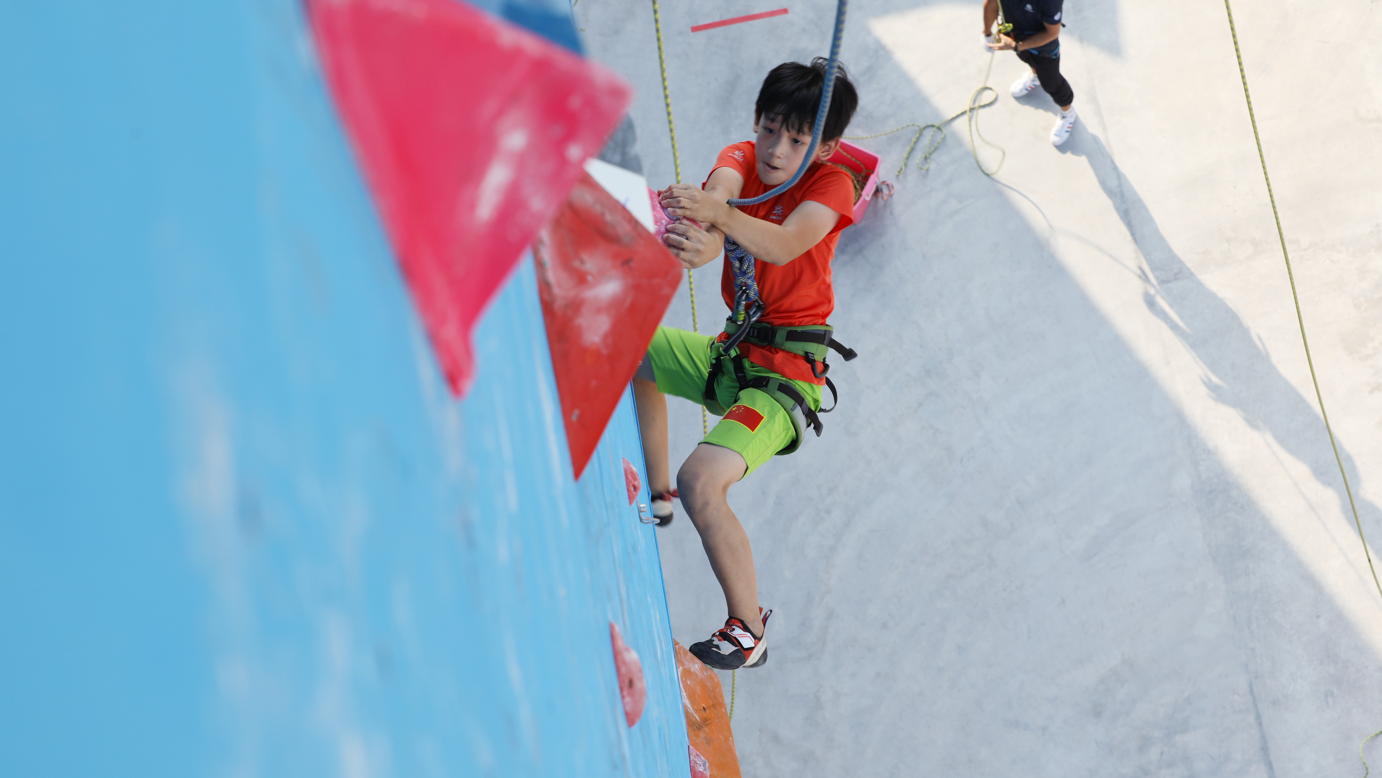 挑战极限，选手们奋力拼搏不畏艰难的简单介绍