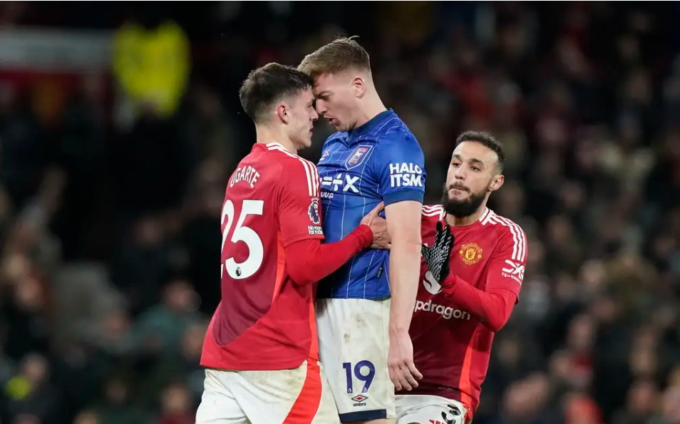 曼联战绩稳固，斯托克城虎视眈眈的简单介绍