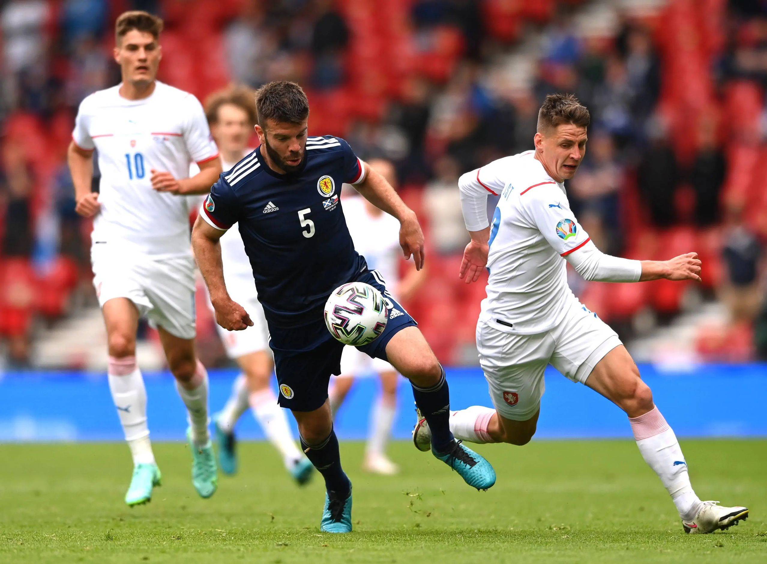 荷兰队奋勇争胜，斩获八强资格的简单介绍