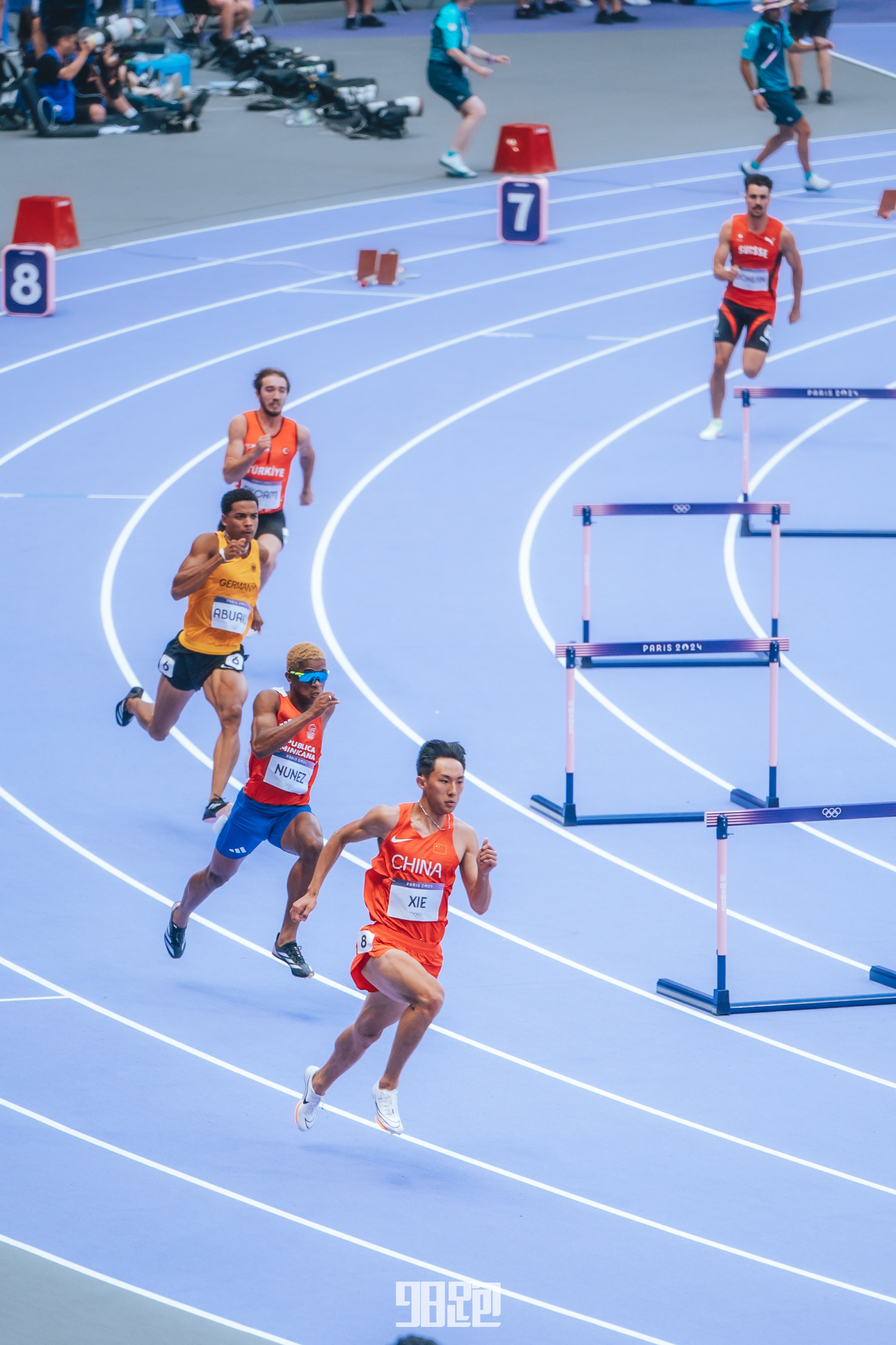 开云足球直播-包含爱沙尼亚田径选手全力冲刺终点的词条