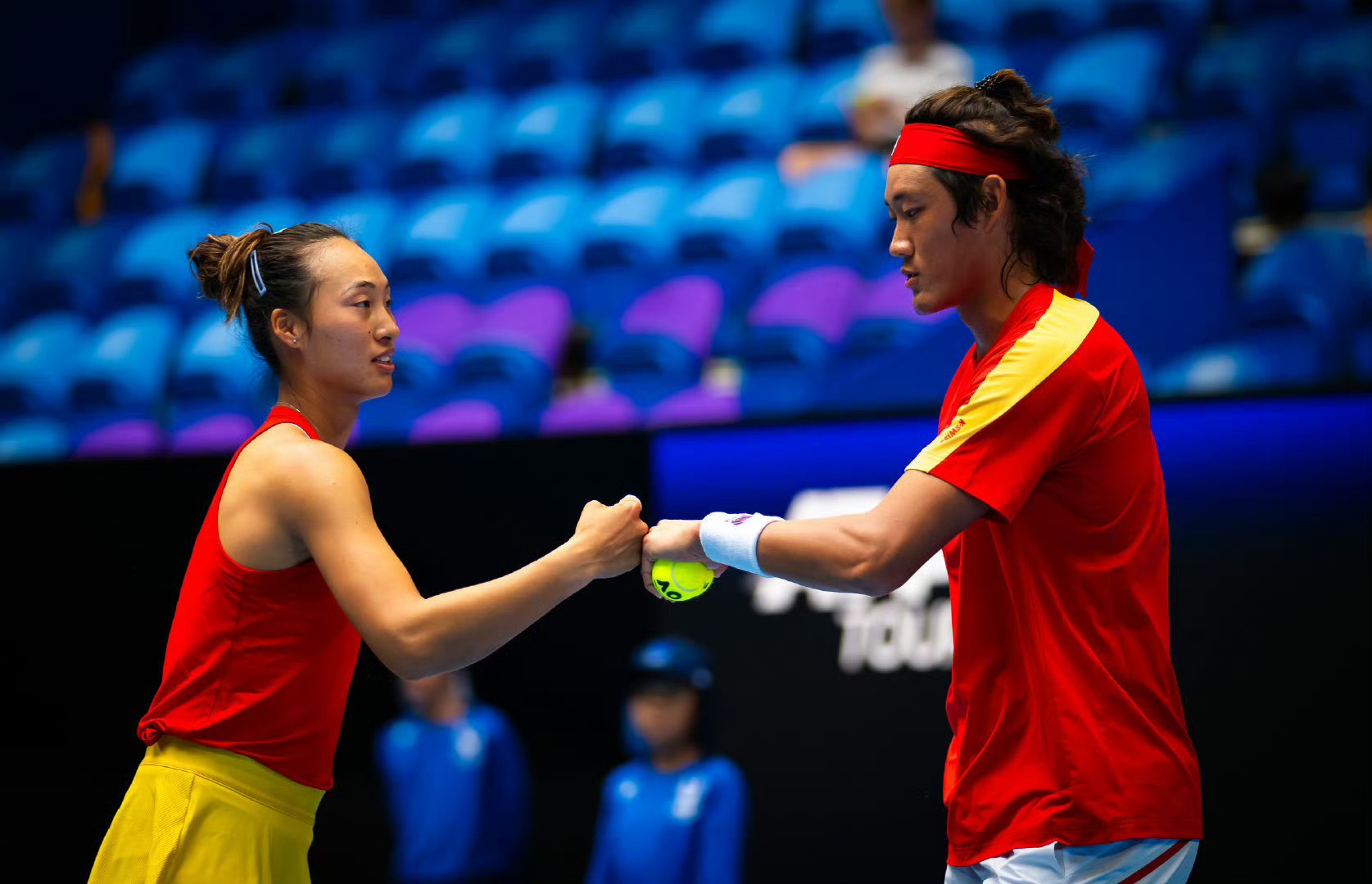 双方队伍实力对比角逐激烈展开