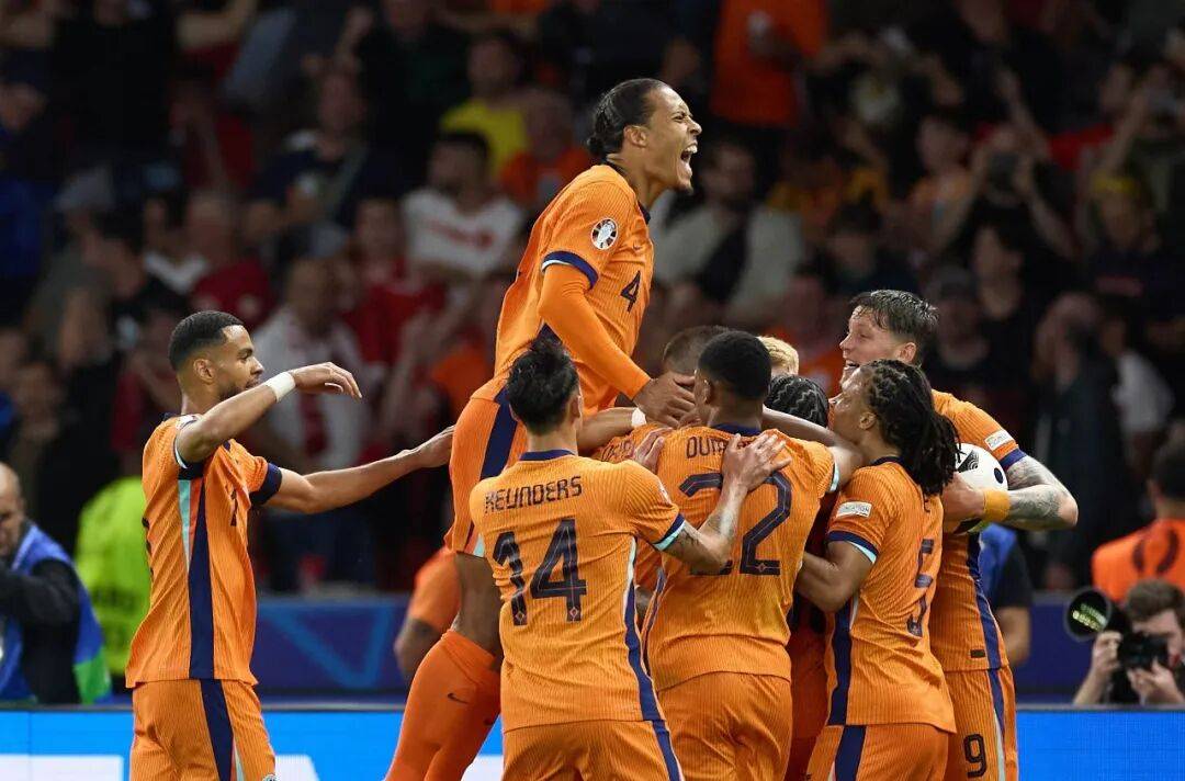 开云官方app入口-捷克球队在球场上展现团队篮球精神