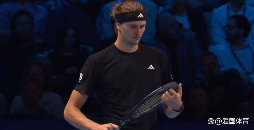 包含美国网球队碾压世界网球队，兹维列夫爆发神勇的词条