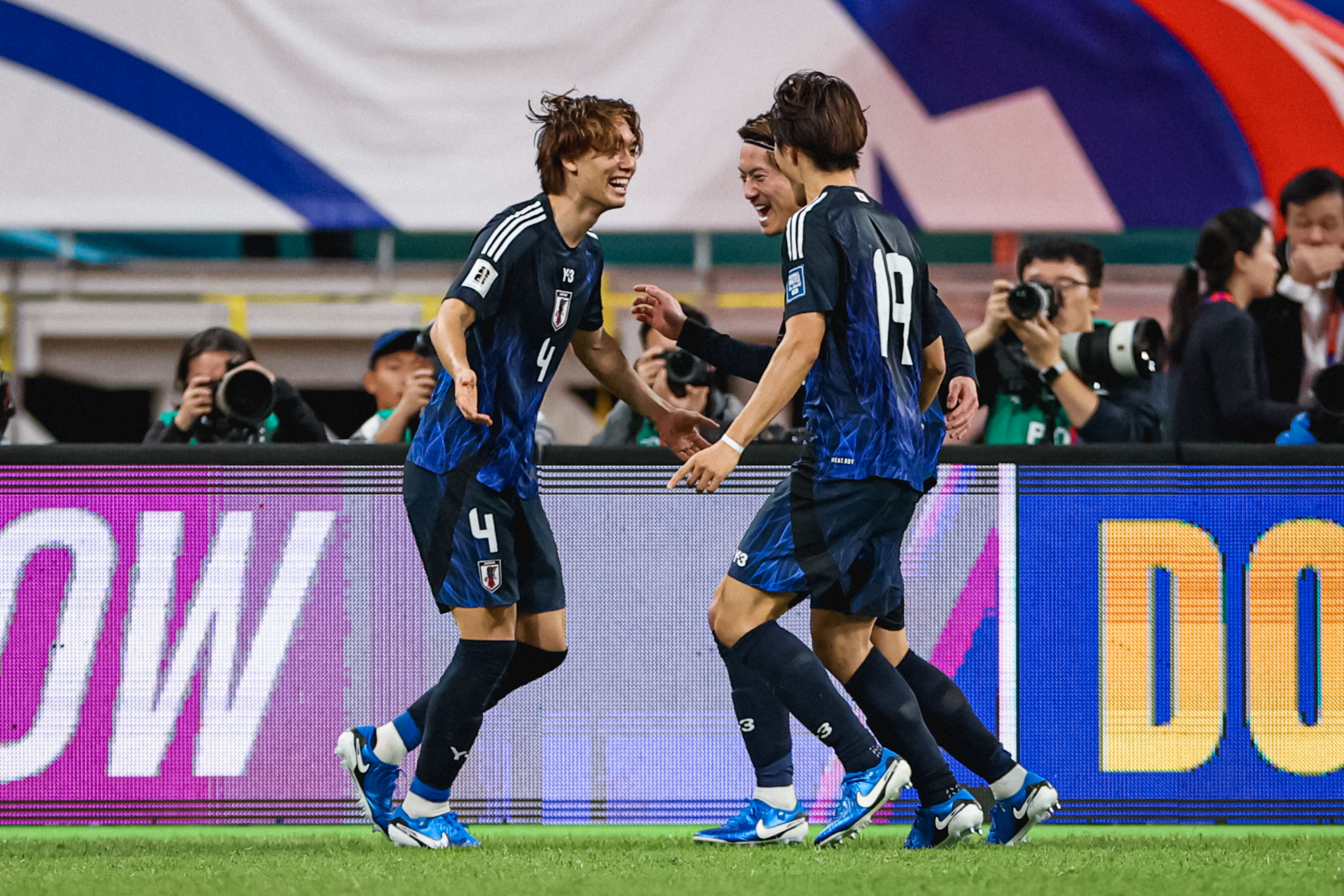 包含英格兰队轻取日本队，马龙状态火热的词条