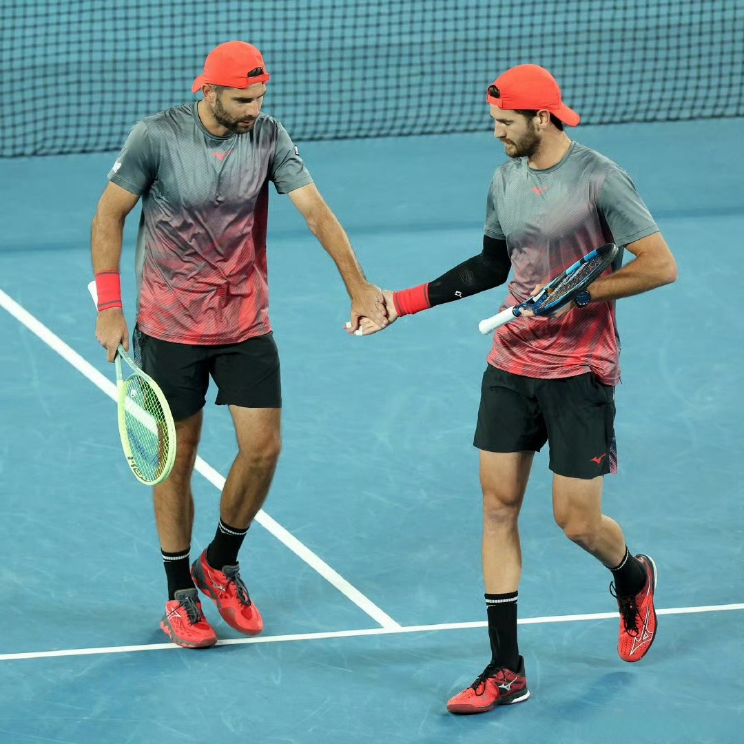 包含德国网球队血洗意大利网球队，费德勒一己之力扛起全队的词条