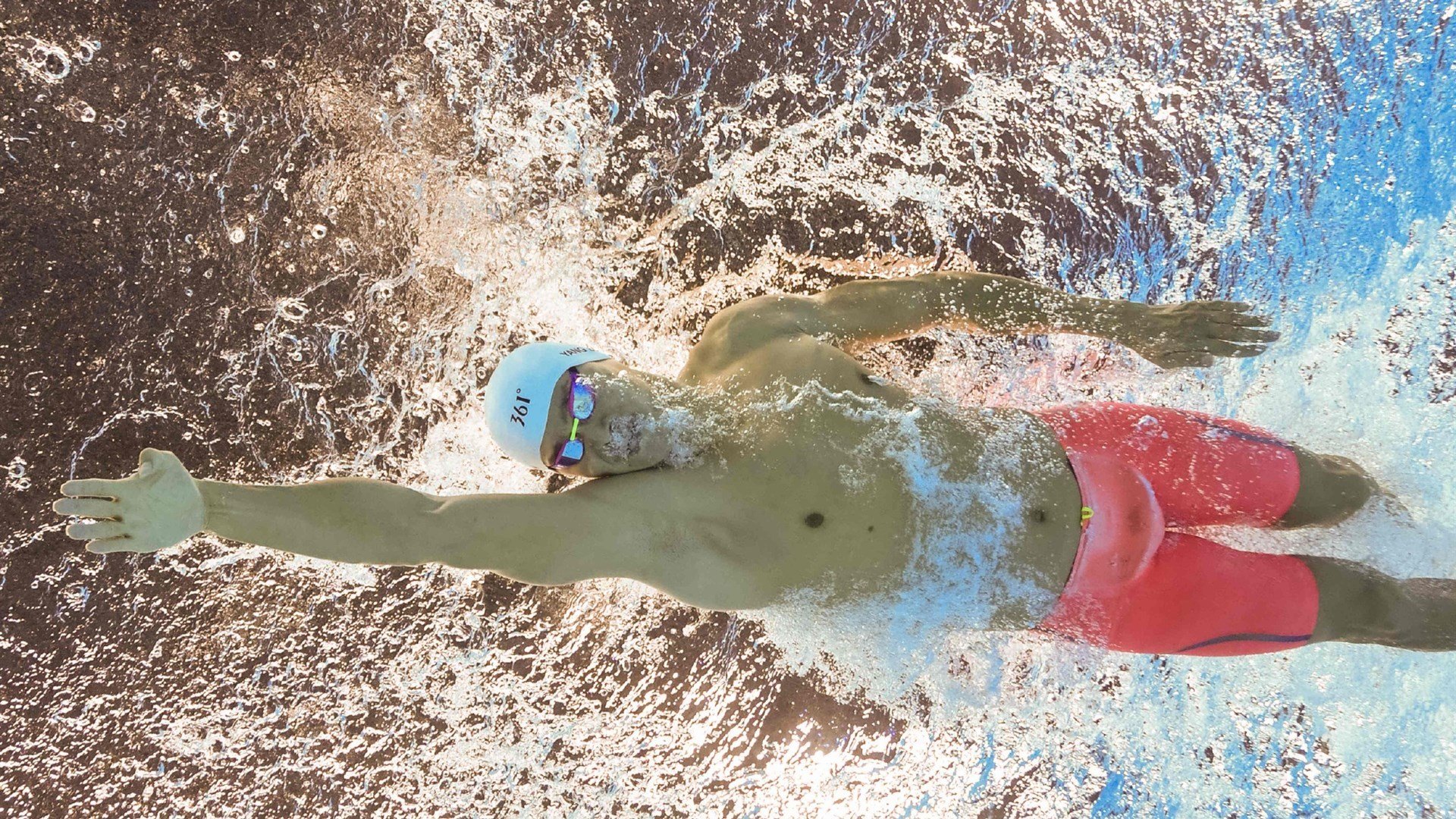 蓝鹰展翅撕裂铁血防线，凯塞多无解表现诠释何为现代中场统治力