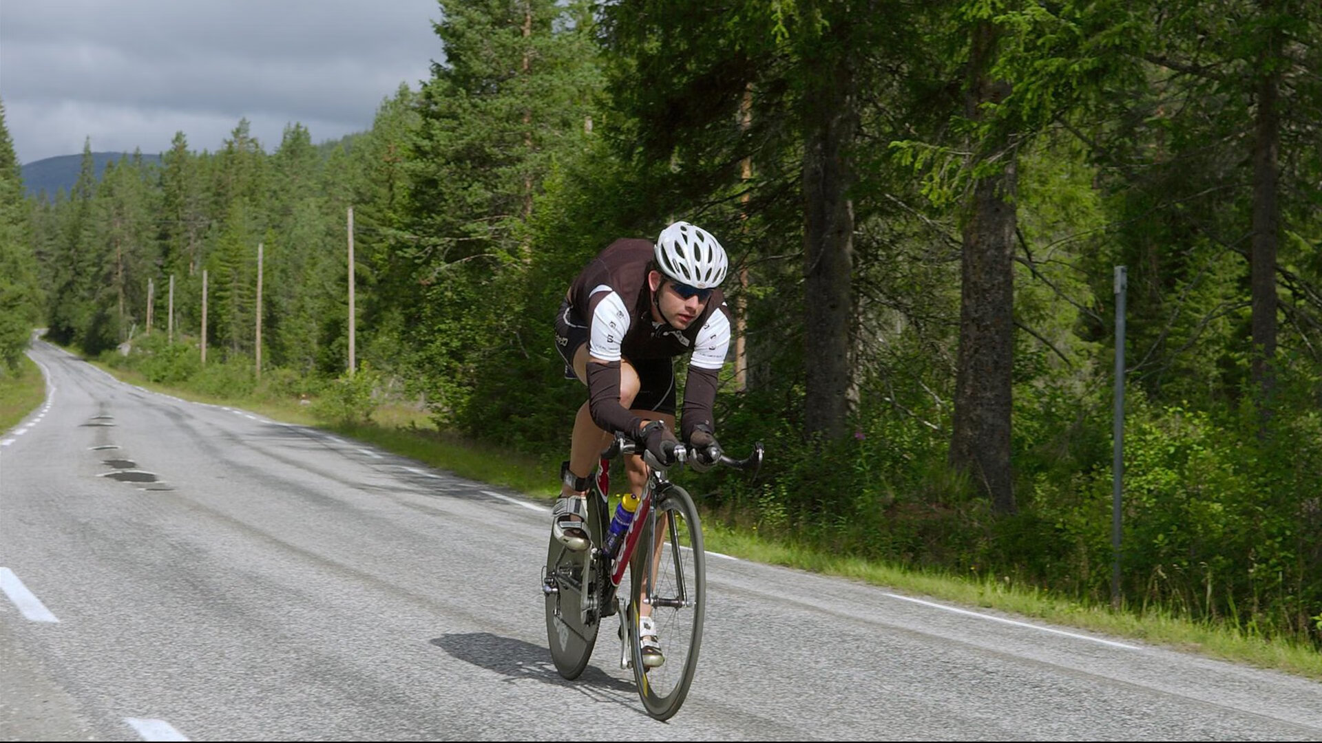开云下载-阿克进攻端无人可挡，西班牙硬仗取胜伊朗，一场技术与意志的较量