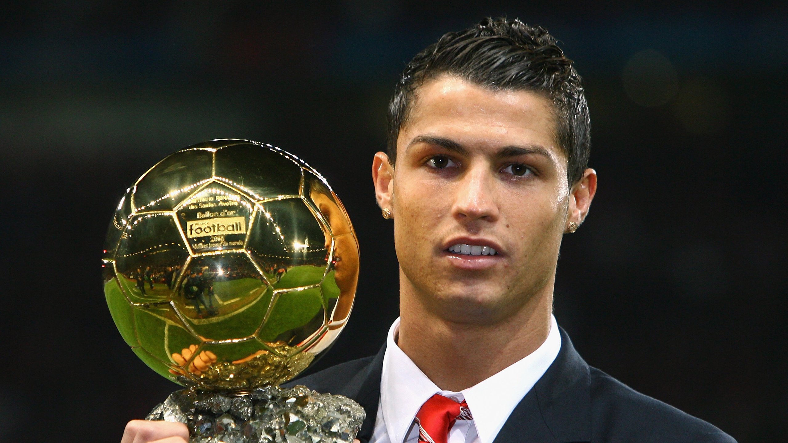 压哨绝杀与中场魔术—尤文铁血逆转德国战车，恩佐欧冠淘汰赛封神之战