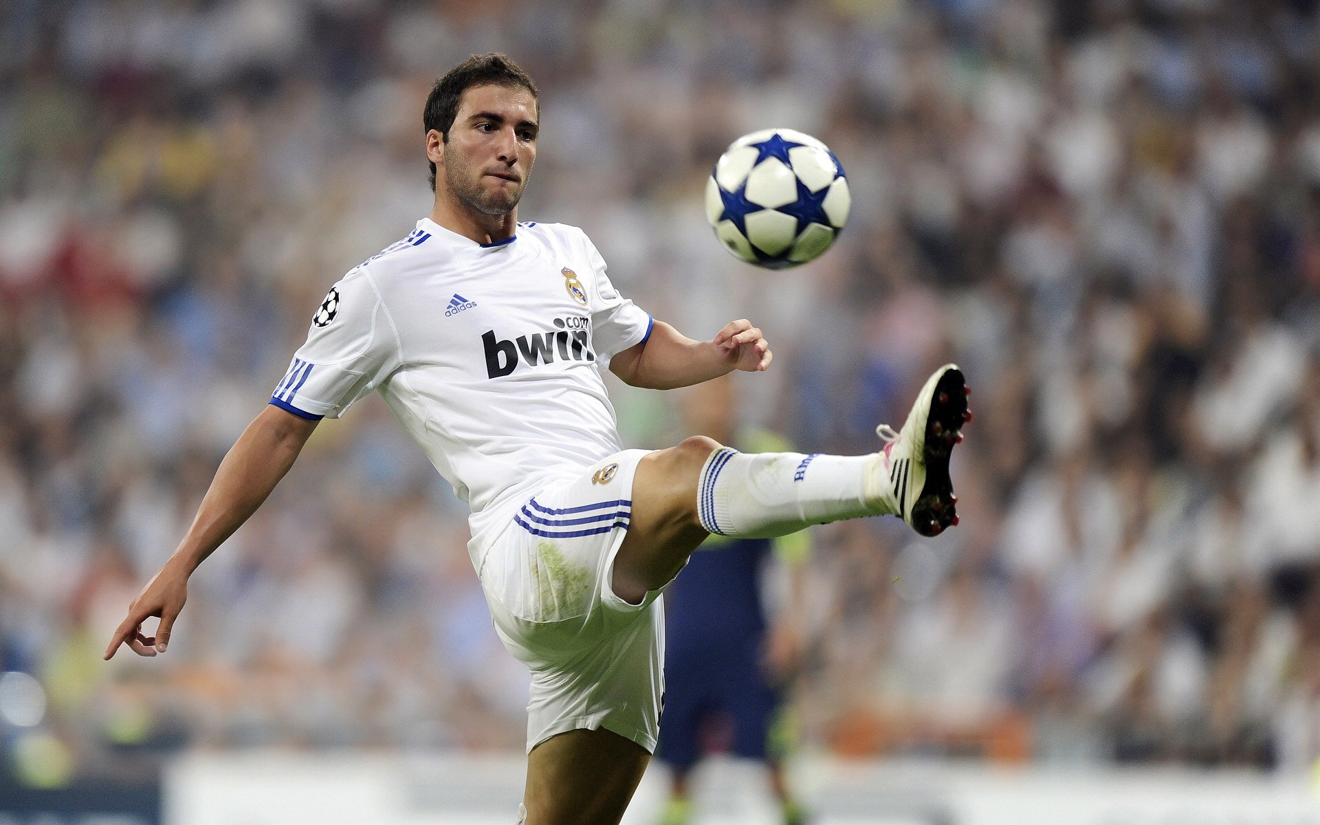 开云体育APP下载-绿茵场外的欧冠焦点战，步行者以勇士之道，拿下战略制胜点